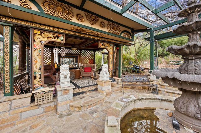 804 Valley Oaks Court, Arlington, TX 76012