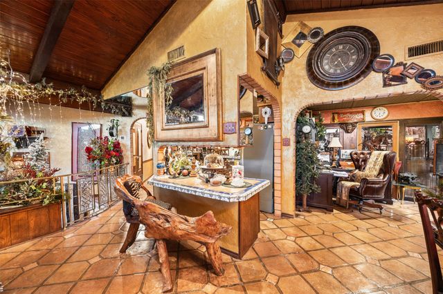 804 Valley Oaks Court, Arlington, TX 76012