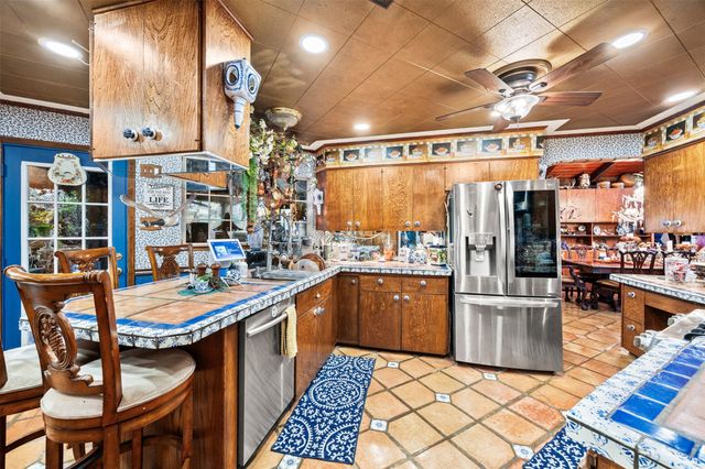 804 Valley Oaks Court, Arlington, TX 76012