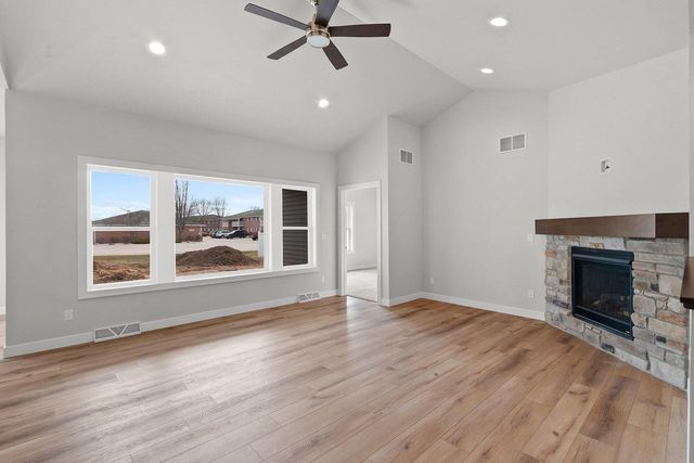 1925 Creekwood COURT, Manitowoc, WI 54220