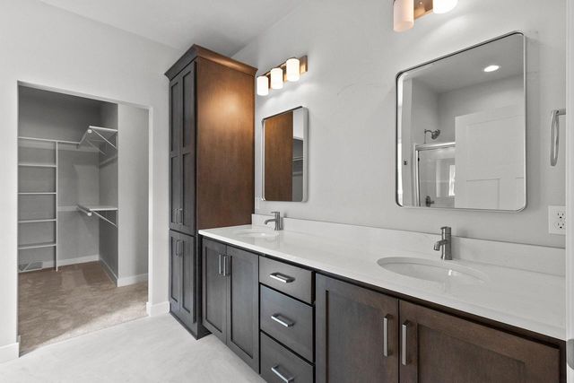 1925 Creekwood COURT, Manitowoc, WI 54220