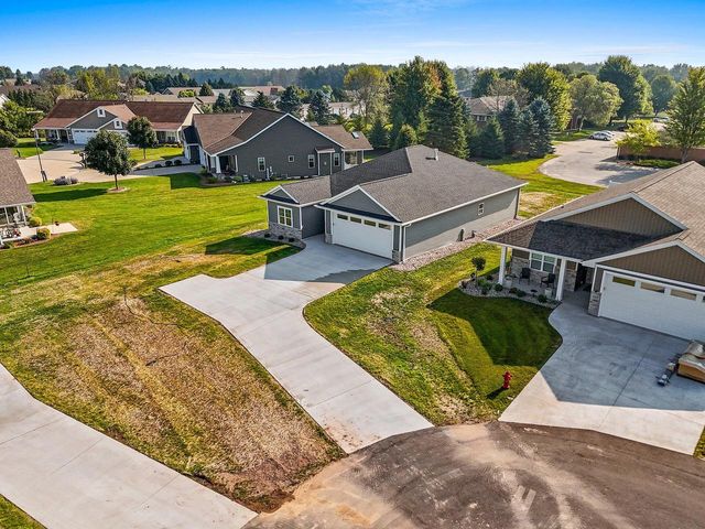 1925 Creekwood COURT, Manitowoc, WI 54220