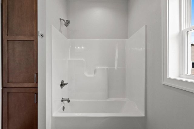 1925 Creekwood COURT, Manitowoc, WI 54220