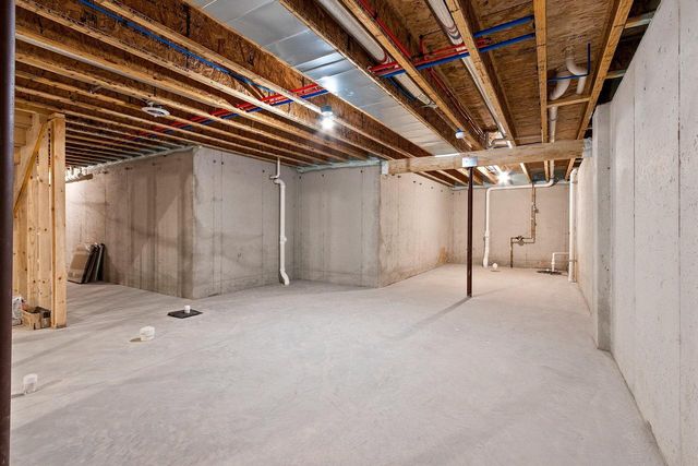 1925 Creekwood COURT, Manitowoc, WI 54220