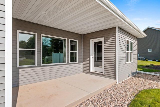 1925 Creekwood COURT, Manitowoc, WI 54220