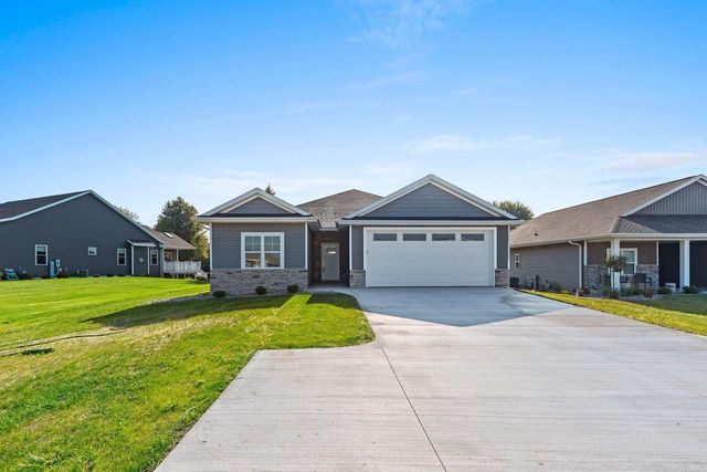 1925 Creekwood COURT, Manitowoc, WI 54220