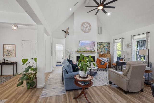 116 Lindsey Lane, Runaway Bay, TX 76426