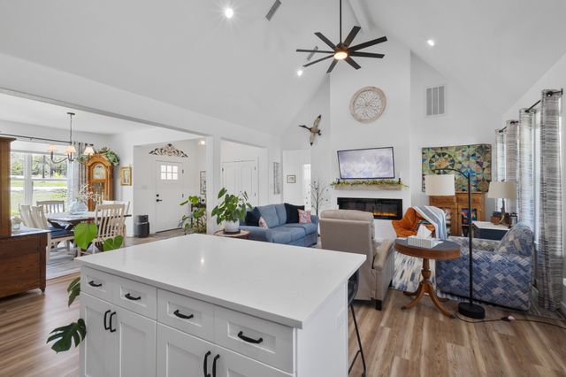 116 Lindsey Lane, Runaway Bay, TX 76426