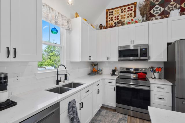 116 Lindsey Lane, Runaway Bay, TX 76426