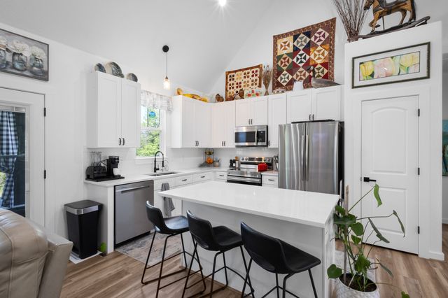 116 Lindsey Lane, Runaway Bay, TX 76426