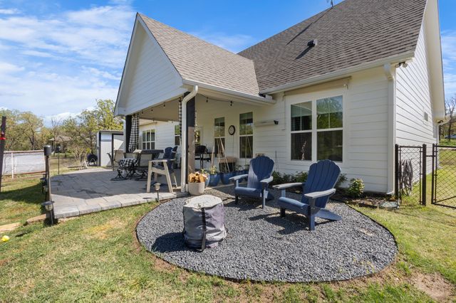 116 Lindsey Lane, Runaway Bay, TX 76426