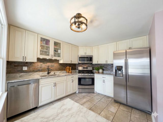 790 Regina Court 790, Woodstock, IL 60098