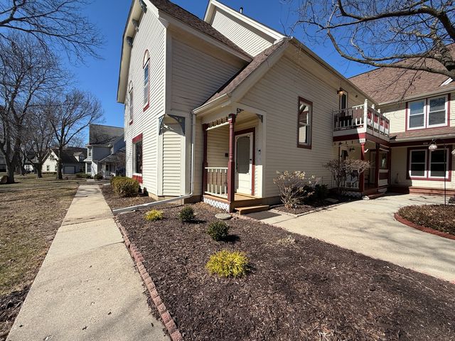 790 Regina Court 790, Woodstock, IL 60098