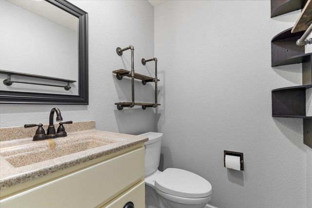 10824 W Donna DRIVE, Milwaukee, WI 53224