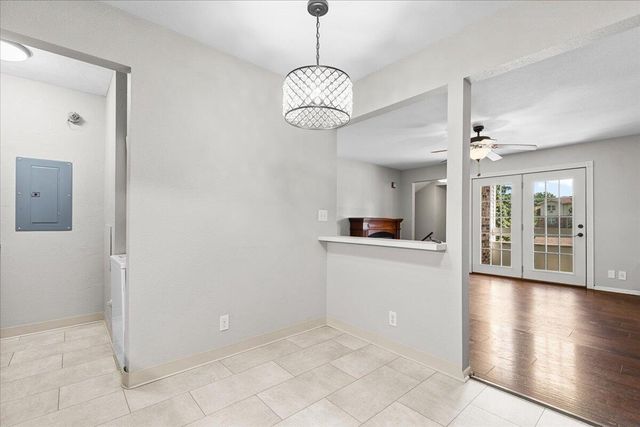 10824 W Donna DRIVE, Milwaukee, WI 53224