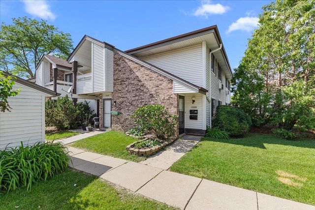10824 W Donna DRIVE, Milwaukee, WI 53224