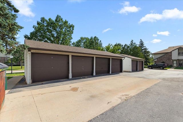 10824 W Donna DRIVE, Milwaukee, WI 53224