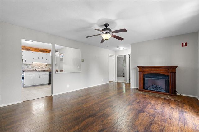 10824 W Donna DRIVE, Milwaukee, WI 53224