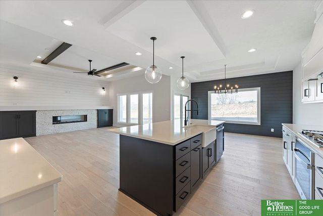 5516 N 212th Avenue, Elkhorn, NE 68022