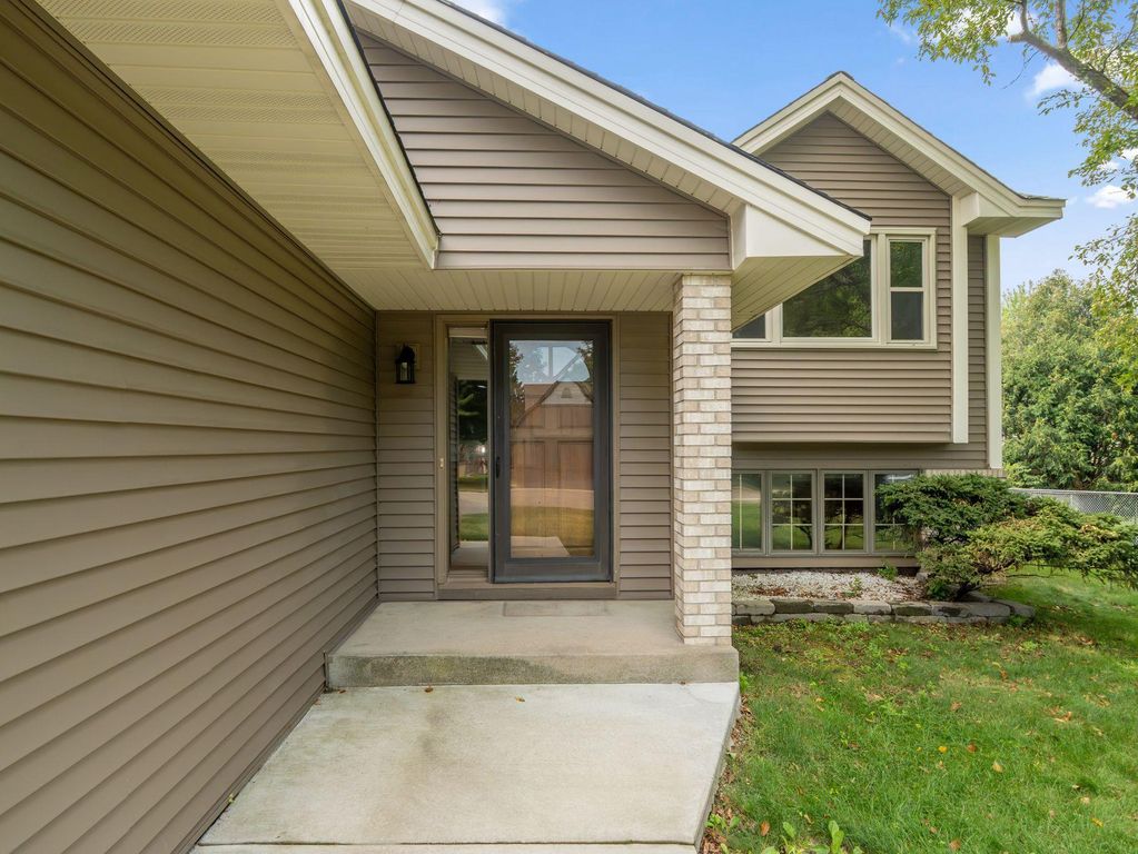 14806 Hallmark Drive, Apple Valley, MN 55124 — photo 2