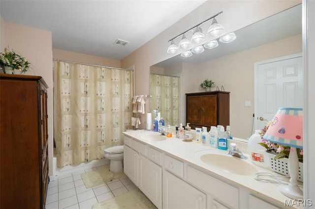16757 Benton Taylor Drive, Chesterfield, MO 63005