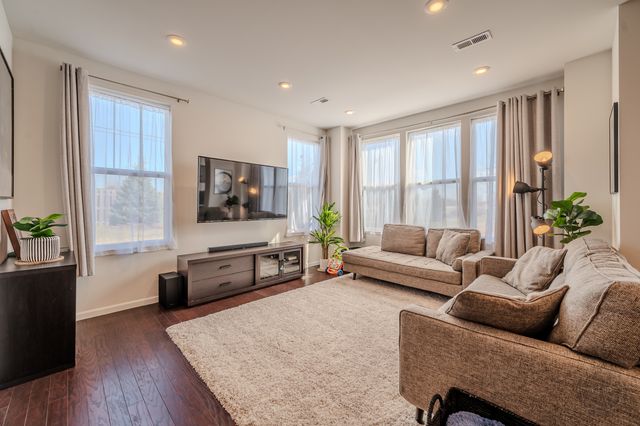 483 Watercress Drive, Aurora, IL 60504