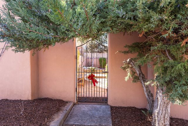 900 Gildersleeve Street, Santa Fe, NM 87505
