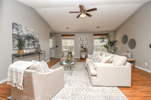 1 Hartlepool Drive, Bella Vista, AR 72715