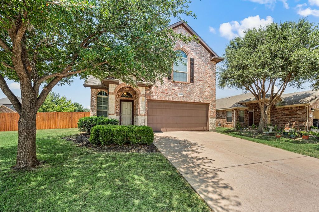 12001 Walden Wood Drive, Fort Worth, TX 76244