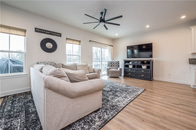 143 Providence Way, Whitehall, PA 15234