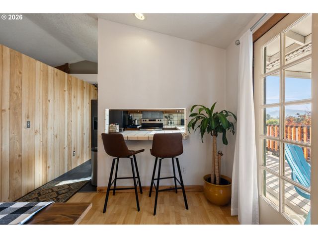 930 PRESCOTT Ln, Springfield, OR 97477