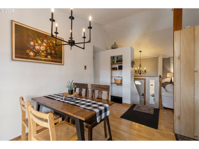 930 PRESCOTT Ln, Springfield, OR 97477