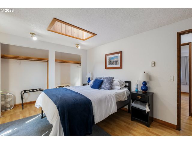 930 PRESCOTT Ln, Springfield, OR 97477