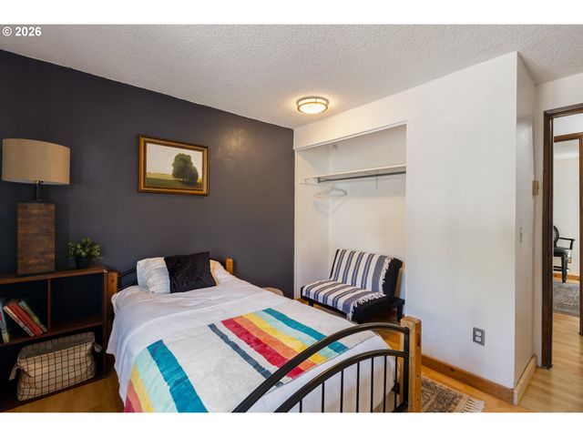 930 PRESCOTT Ln, Springfield, OR 97477