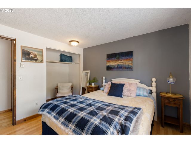 930 PRESCOTT Ln, Springfield, OR 97477