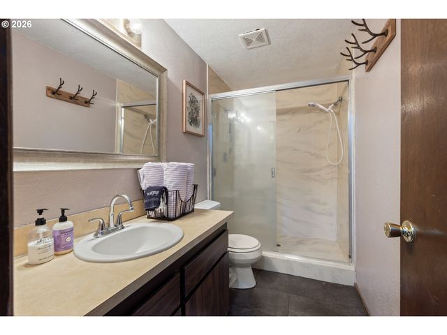 930 PRESCOTT Ln, Springfield, OR 97477