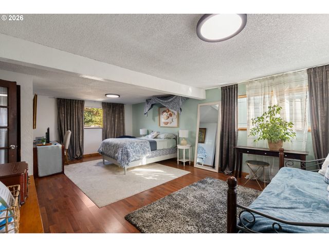 930 PRESCOTT Ln, Springfield, OR 97477