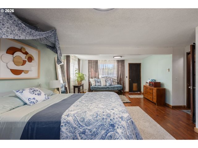 930 PRESCOTT Ln, Springfield, OR 97477