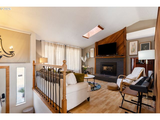 930 PRESCOTT Ln, Springfield, OR 97477