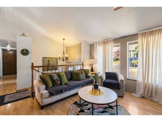 930 PRESCOTT Ln, Springfield, OR 97477