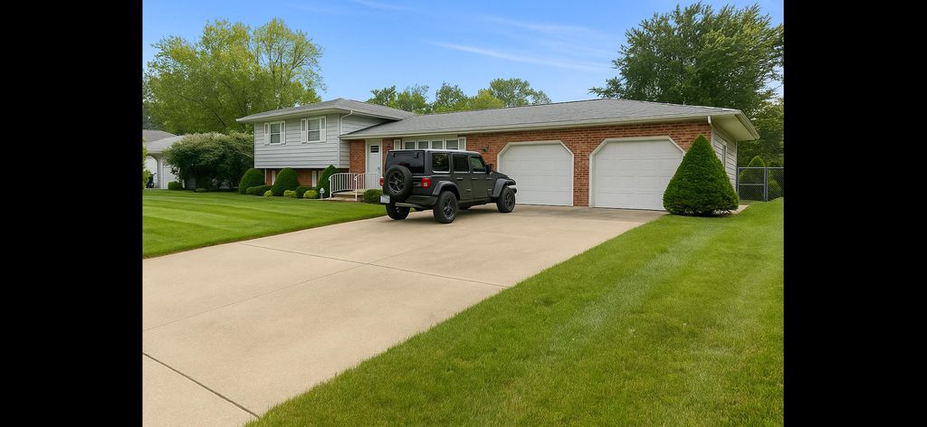 613 Dogwood Drive, Trail Creek, IN 46360