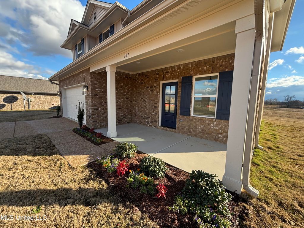 107 Red Bird Cove, Senatobia, MS 38668 — photo 2