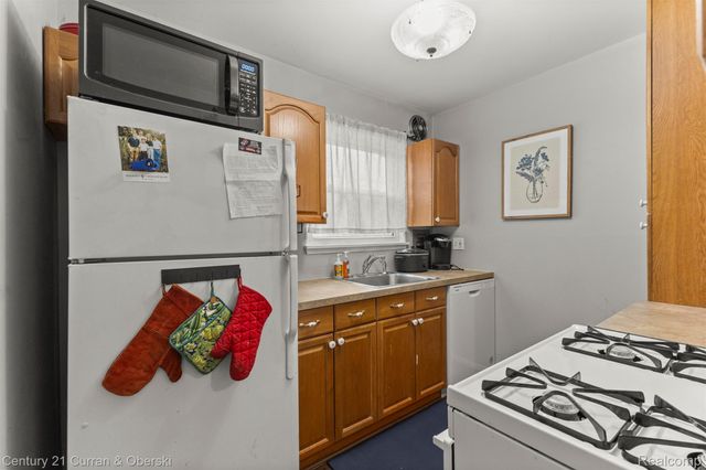 2714 W 13 Mile Road, Royal Oak, MI 48073