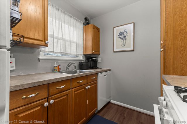 2714 W 13 Mile Road, Royal Oak, MI 48073