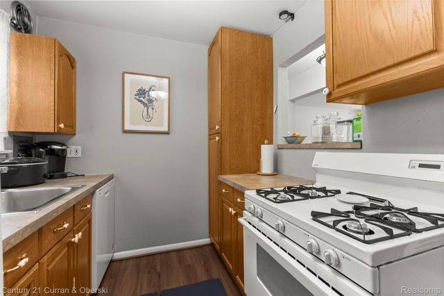 2714 W 13 Mile Road, Royal Oak, MI 48073