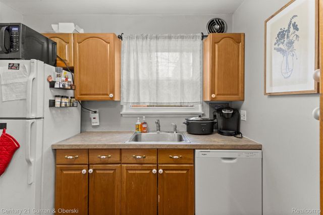 2714 W 13 Mile Road, Royal Oak, MI 48073