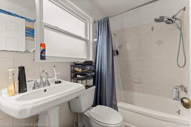 2714 W 13 Mile Road, Royal Oak, MI 48073