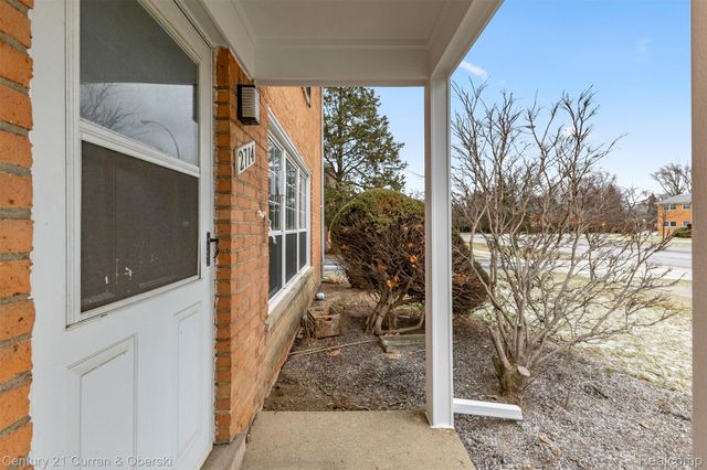 2714 W 13 Mile Road, Royal Oak, MI 48073