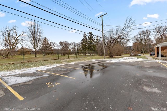 2714 W 13 Mile Road, Royal Oak, MI 48073