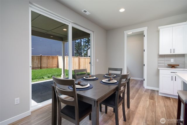 2430 SW Ridgeway Drive, Oak Harbor, WA 98277